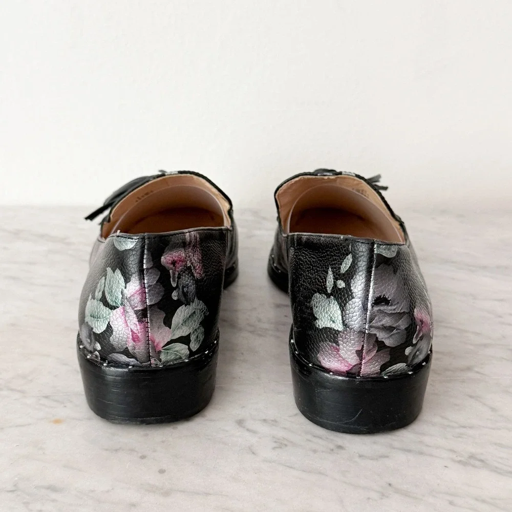 Vince Camuto Geralin Floral Loafers 8.5 Black Leather Studded Almond Toe Flats